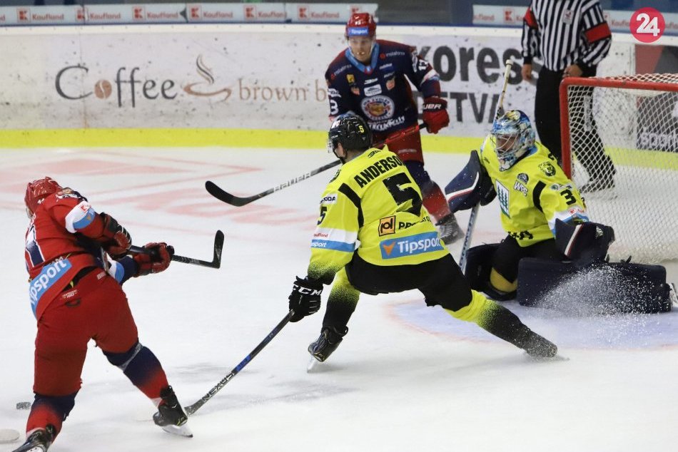 Ilustračný obrázok k článku Divoká prestrelka na detvianskom ľade: Zvolenskí hokejisti s 2. výhrou v sezóne, FOTO