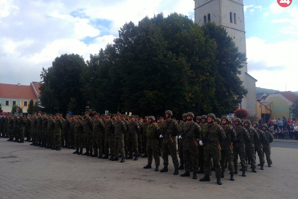 Ilustračný obrázok k článku Rožňavské námestie obsadili vojaci so špeciálnou technikou, FOTO a VIDEO