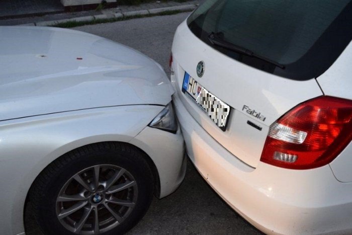 Ilustračný obrázok k článku Vodič (27) BMW z Nitry nabúral v Hlohovci do auta a zaspal: Nafúkal 1,71 promile