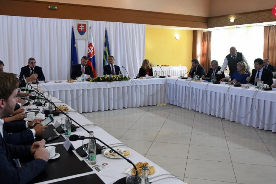 Ilustračný obrázok k článku Vláda pre okres Košice-okolie vyčlenila 1,2 milióna eur, časť pôjde aj farám