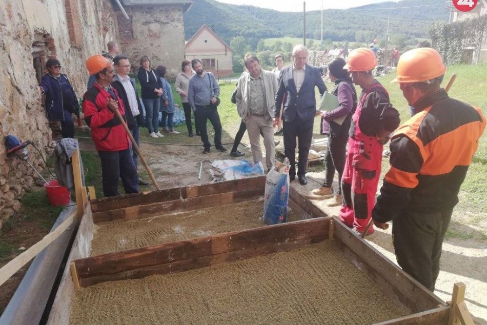 Ilustračný obrázok k článku Coburgovský kaštieľ v Jelšave obnovujú pre turizmus. Ponúknuť má netradičné ubytovanie, FOTO