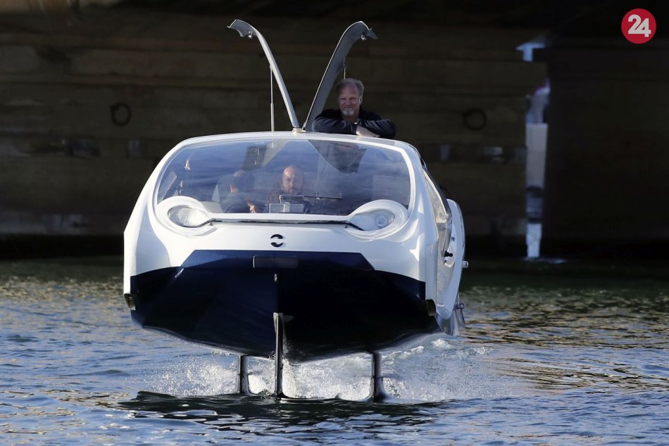 Ilustračný obrázok k článku KURIOZITA DŇA: Paríž testuje na Seine futuristický vodný taxík v tvare bubliny