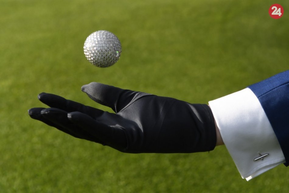 Ilustračný obrázok k článku Na golfovom turnaji v Malej Ide predstavili najdrahšiu diamantovú loptičku na svete, FOTO