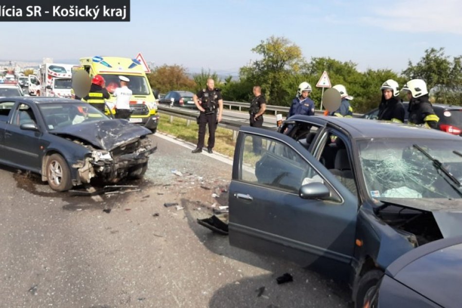 Ilustračný obrázok k článku Zrážka troch áut v Košiciach si vyžiadala päť zranených, FOTO