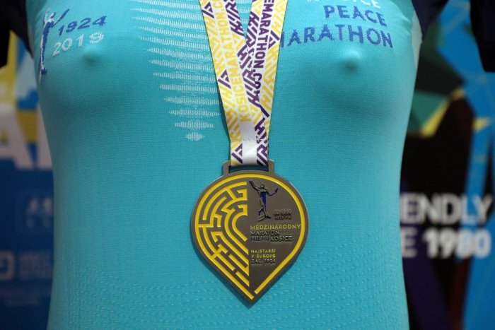 Ilustračný obrázok k článku Medaila v tvare srdca bude zdobiť hrude maratónskych bežcov v Košiciach