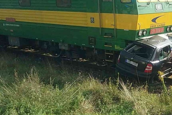 Ilustračný obrázok k článku Došlo k hroznému nešťastiu: Zrážka auta a vlaku si vyžiadala 3 ľudské životy!