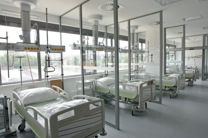 Ilustračný obrázok k článku Koronavírus: Nemocnica v Nitre zastavuje operácie okrem akútnych pacientov