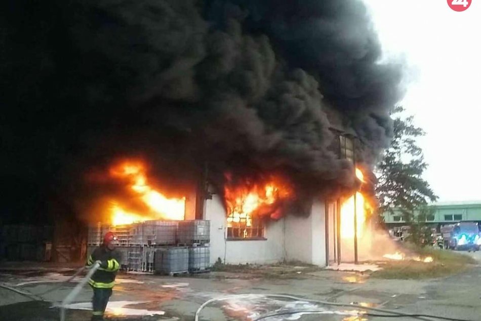 Ilustračný obrázok k článku Požiar skladu v Trnave: V akcii desiatky hasičov zo širokého okolia, FOTO a VIDEO