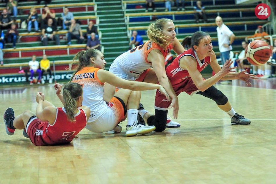 Ilustračný obrázok k článku Ružomberské basketbalistky doma deklasovali Banskú Bystricu, FOTO