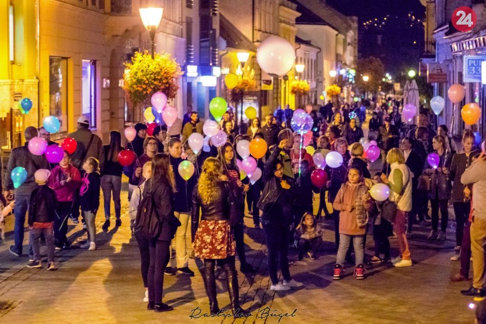 Ilustračný obrázok k článku Nitra si užila Bielu Noc: Jej súčasťou bol aj tradičný balónový sprievod, FOTO