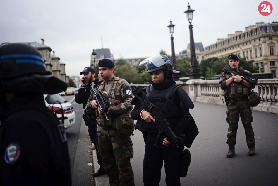 Ilustračný obrázok k článku Tragédia v Paríži: Útočník dobodal na smrť štyroch policajtov