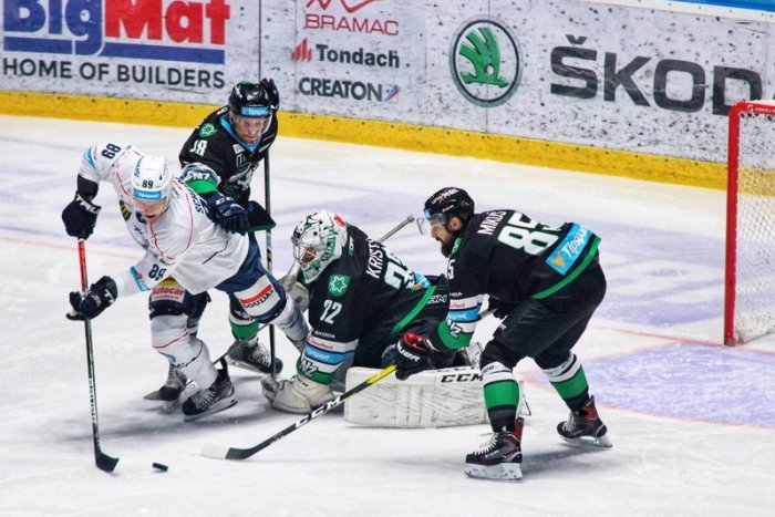 Ilustračný obrázok k článku Nové Zámky v regionálnom derby bez gólu: V bráne sa po prvý raz predstavil aj Pavlas, FOTO