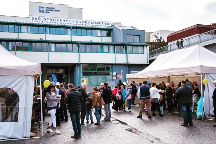 Ilustračný obrázok k článku Trnavský samosprávny kraj navštívilo vyše 1000 ľudí: Úrad otvorili pre verejnosť