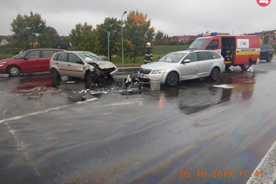 Ilustračný obrázok k článku Polícia objasňuje nehodu na problémovej križovatke vo Zvolene: Po zrážke áut 3 zranení, FOTO