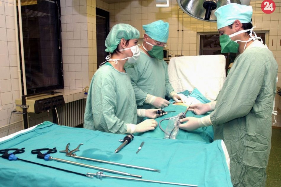 Ilustračný obrázok k článku Operácie čakajúcich pacientov by sa mohli postupne obnoviť po sviatkoch