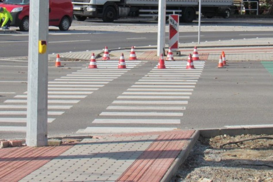 Ilustračný obrázok k článku Začali s modernizáciou priechodu pre chodcov na Levočskej: Vyžiada si to aj uzávierku
