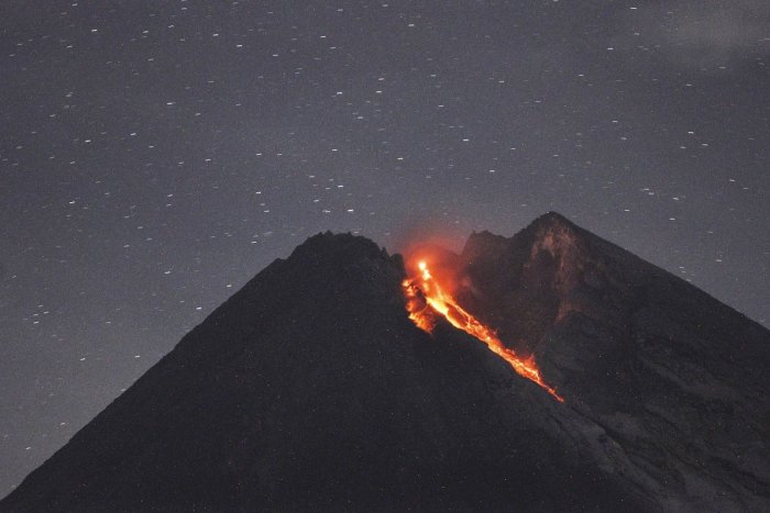 Ilustračný obrázok k článku Vybuchla obávaná sopka: Na ostrove Jáva sa prebudila Hora ohňa Merapi