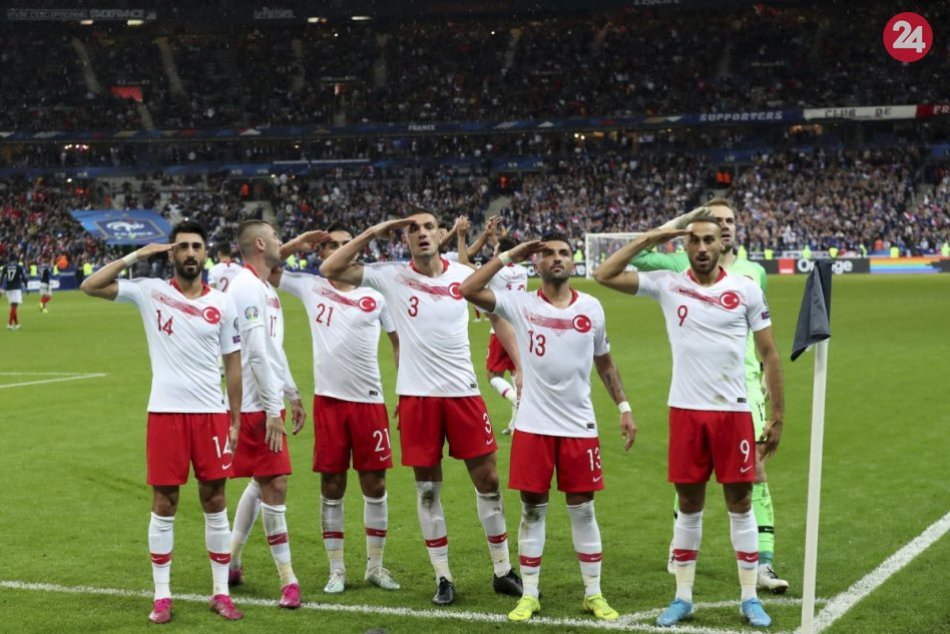 Ilustračný obrázok k článku UEFA si posvieti na futbalistov Turecka: Hráči opäť salutovaním podporili inváziu v Sýrii
