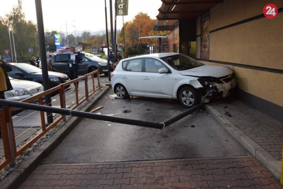 Ilustračný obrázok k článku Polícia prehovorila o nehode na Námestí Ľudovíta Štúra: Čo sa udialo pri McDonalde? FOTO