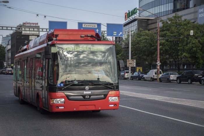 Ilustračný obrázok k článku Na Záhradníckej ulici nebudú počas víkendu premávať trolejbusy