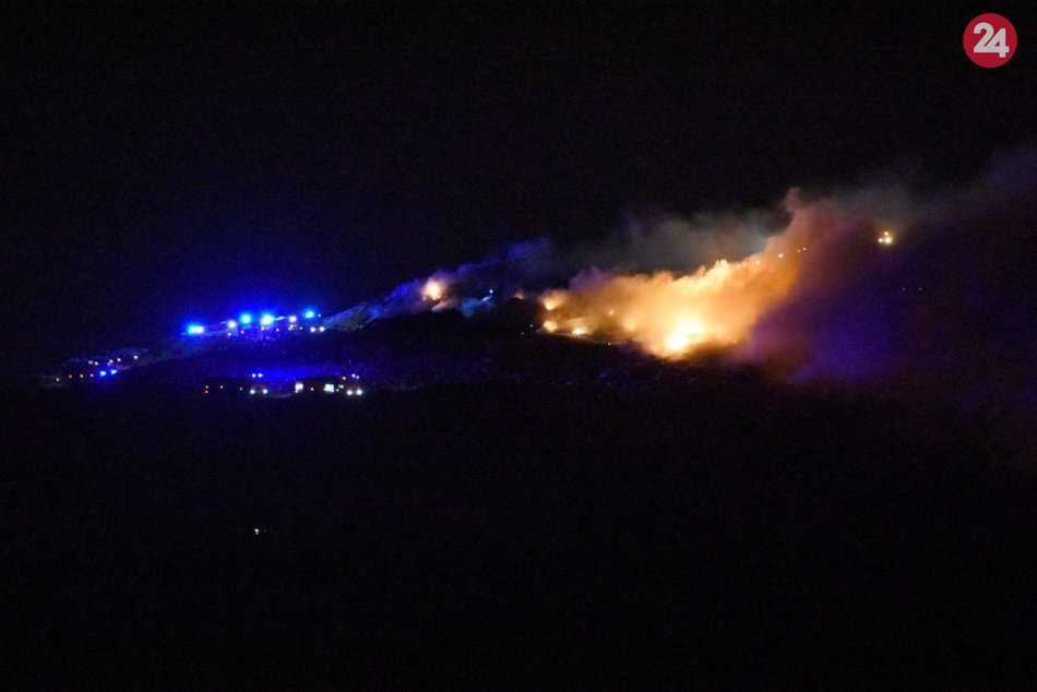Ilustračný obrázok k článku Hasiči v akcii: Bojovali s požiarom na skládke v Trnave, FOTO