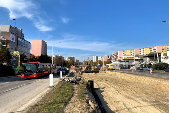 Ilustračný obrázok k článku Príjemnejšie prestupovanie v rámci MHD v Dúbravke: Na Damborského sa začal budovať nový prestupný terminál