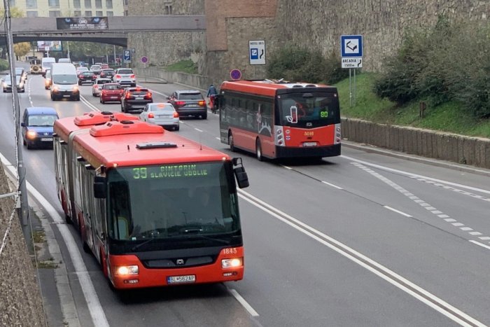 Ilustračný obrázok k článku Dopravný podnik posilňuje prevádzku autobusov do Petržalky