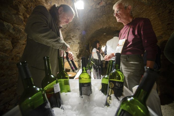 Ilustračný obrázok k článku Hradné pivnice otvoria svoje brány: Blíži sa Nitriansky vínny festival