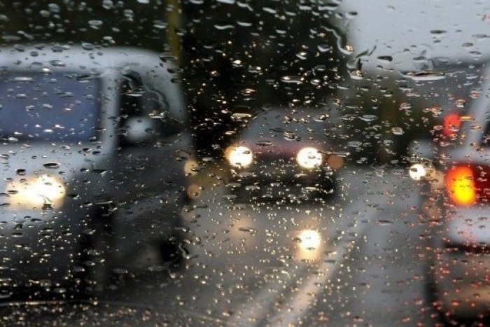 Ilustračný obrázok k článku Meteorológovia vydali výstrahy pre Bystrický okres: Potrápi nás dážď aj vietor