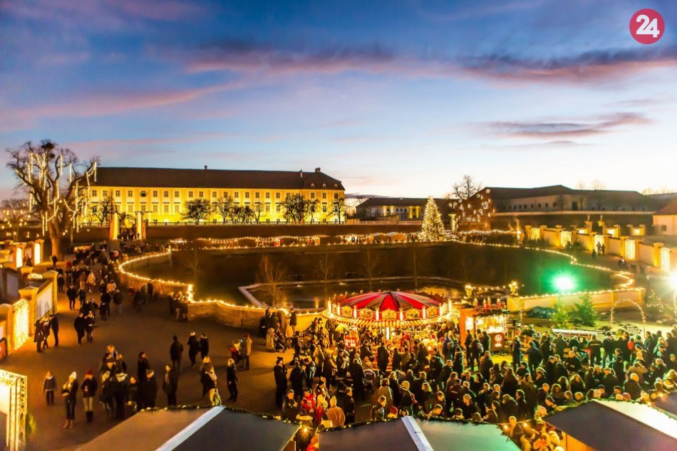 Ilustračný obrázok k článku Tip na výlet: Vychutnajte si atmosféru vianočných trhov na zámku Schloss Hof
