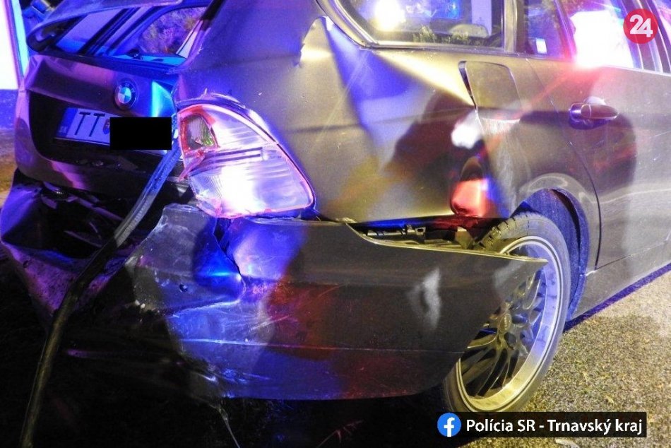 Ilustračný obrázok k článku Poliak narazil v Zavare do zaparkovaného auta: Nafúklal 2,31 promile, FOTO