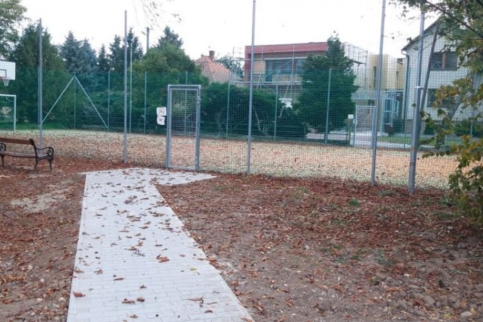 Ilustračný obrázok k článku Nový chodník v prílepskom parku: Uľahčuje prístup k multifunkčnému ihrisku