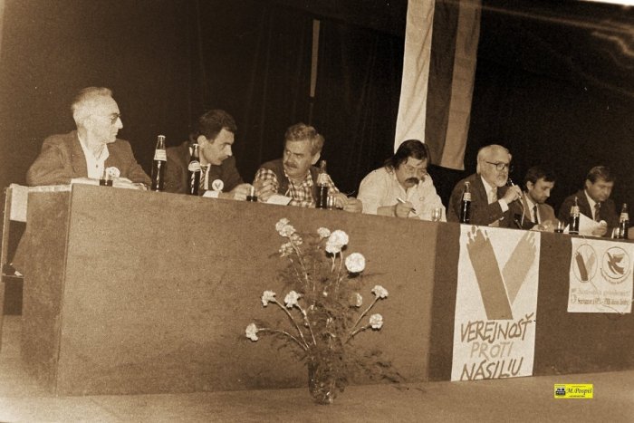 Ilustračný obrázok k článku Spomienka na revolučné udalosti ´89 v Šali: Prednášky, divadlo aj Retro Happening