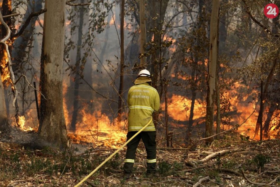 Ilustračný obrázok k článku Austráliu sužujú lesné požiare: Pri ich hasení  sa zrútil vrtuľník