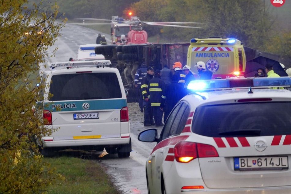 Ilustračný obrázok k článku Pri tragickej nehode zomrelo 12 ľudí: Rok po nešťastí obvinili vodiča nákladného auta