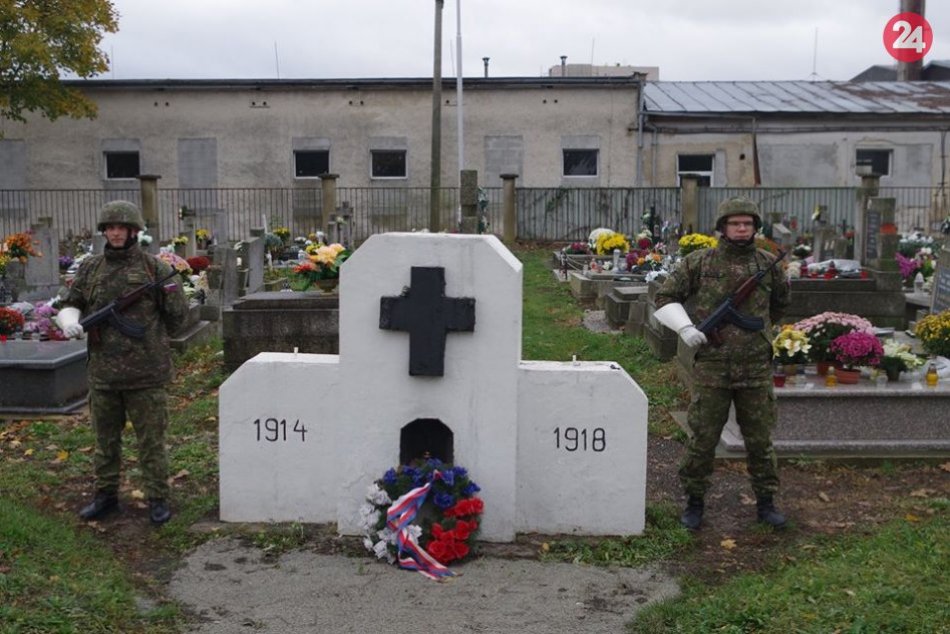 Ilustračný obrázok k článku Červené maky v Michalovciach: Uctili si nimi padlých vojakov, FOTO
