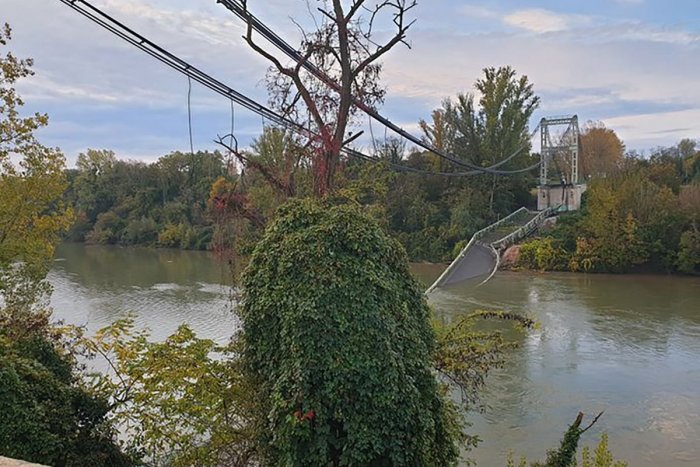 Ilustračný obrázok k článku Vo Francúzsku sa zrútil visutý most: O život prišlo 15-ročné dievča