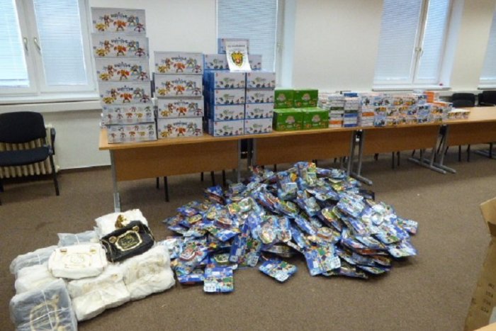 Ilustračný obrázok k článku Bystričania, pozor! Colníci našli "fejky" i omamné látky, ľudia by mali byť opatrní