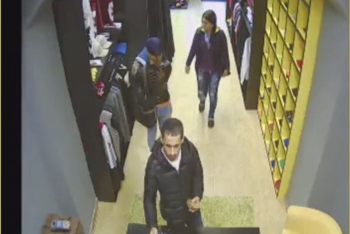 Ilustračný obrázok k článku Incident v obchode na Mierovom námestí: Policajti hľadajú podozrivých, FOTO