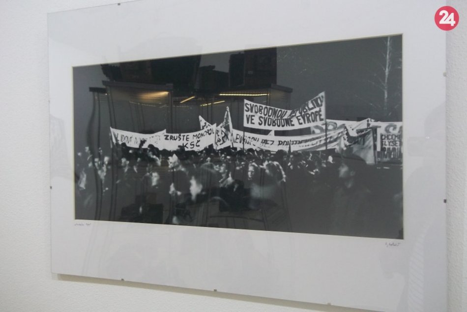 Ilustračný obrázok k článku Novembrová Praha 1989: Výstava Igora Boháča ponúka autentické zábery, FOTO