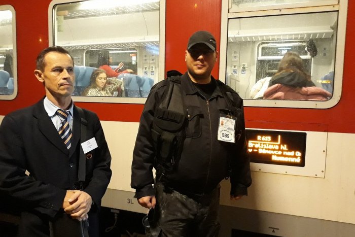 Ilustračný obrázok k článku V nočných vlakoch by malo byť bezpečnejšie, sú v nich príslušníci SBS