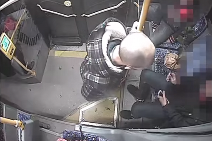 Ilustračný obrázok k článku Ďalší agresívny útok v košickej MHD: Muž napadol chlapca, udieral ho päsťou do tváre, VIDEO