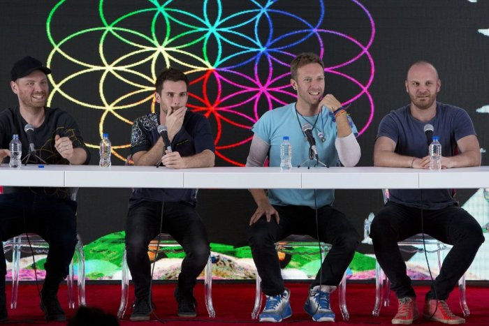 Ilustračný obrázok k článku Coldplay má nový silný klip: Poukázali na šikanu, spevák sa v ňom vrátil do detstva
