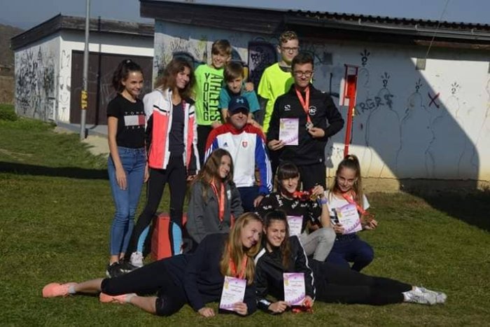 Ilustračný obrázok k článku Mladí humenskí atléti ukázali svoju triedu: V cezpoľnom behu získali 6 medailí