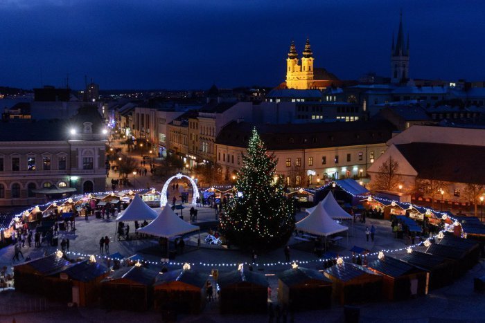 Ilustračný obrázok k článku Prípravy vianočného mestečka zatiaľ pokračujú: Uvažuje mesto o jeho zrušení?