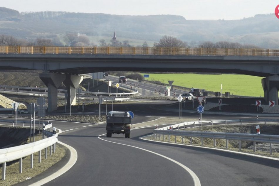 Ilustračný obrázok k článku Diaľničný úsek medzi Budimírom a Bidovcami vraj čoskoro otvoria. Skráti cestu o 14 minút, FOTO