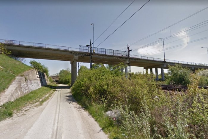 Ilustračný obrázok k článku Pre havarijný stav uzavrú pre vozidlá aj chodcov most na Bojnickej ulici