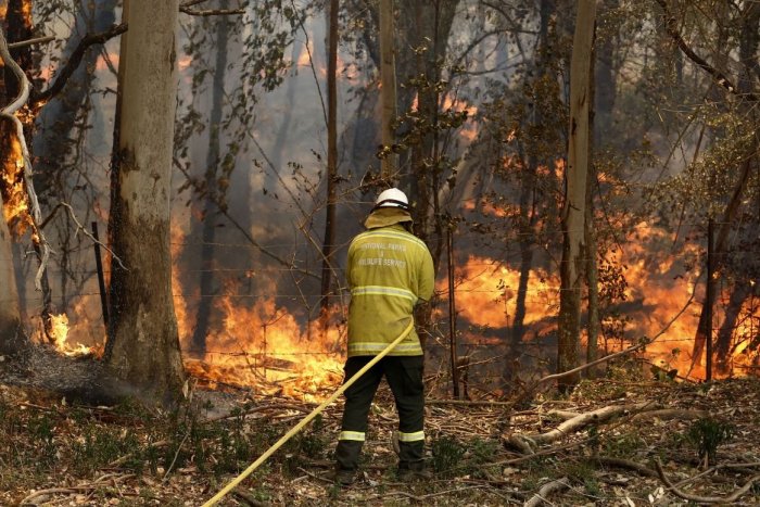 Ilustračný obrázok k článku Austráliu sužujú požiare: Úrady obvinili z podpaľačstva dobrovoľného hasiča
