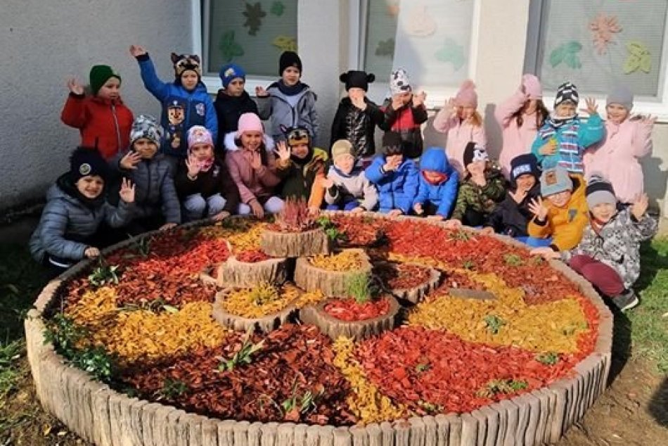 Ilustračný obrázok k článku Materskú školu v Dražovciach skrášľuje ekozáhrada: Pomáhali i učitelia, FOTO
