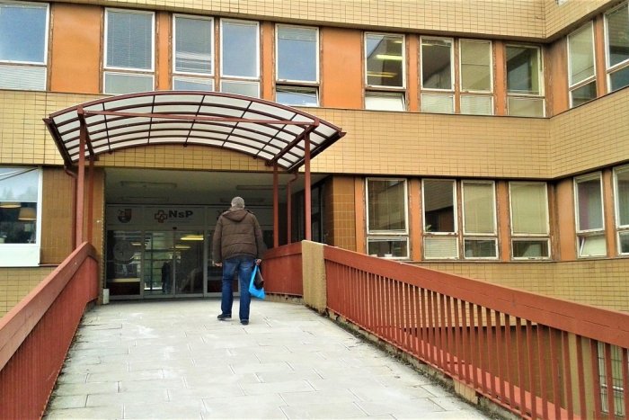 Ilustračný obrázok k článku Koronavírus: Nemocnica v Považskej zatvára vchody, pôjde sa do nej iba takto!